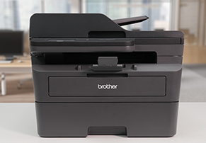 זו ה-brother DCP L2660DW - מדפסת לייזר שחור לבן המיועדת למשרדים קטנים או לשימוש ביתי.